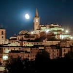 foto di Castignano in notturna