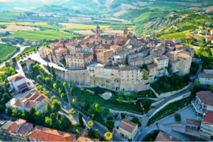 Foto del Comune di Cossignano vista dall'alto