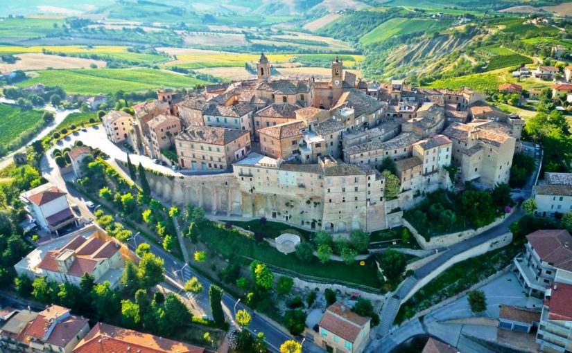 Foto del Comune di Cossignano vista dall'alto